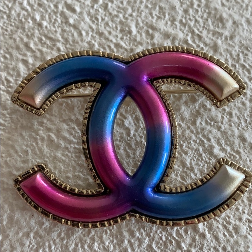 Chanel brooch multicolor